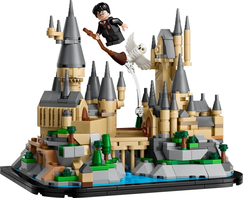 LEGO Harry Potter set 40975 Mini Hogwarts™ Castle, 700 pieces, LEGO product photograph